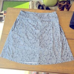 Women's Skort 20"  High Waisted Zipper Pockets, blue paisley, size XL